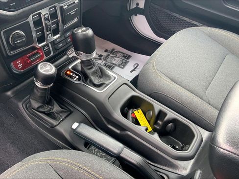 Used 2024 Jeep Wrangler Willys image 19