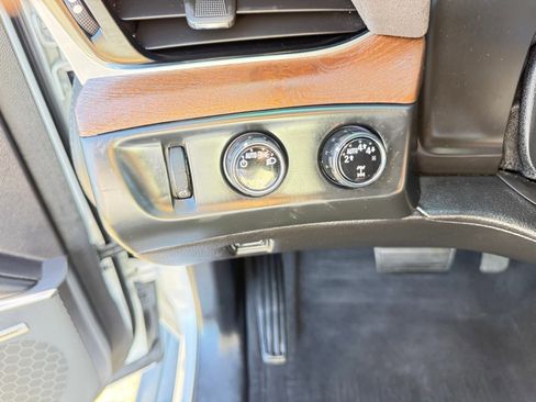Used 2019 Cadillac Escalade Premium Luxury image 23
