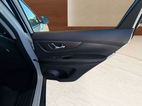 Used 2016 Nissan Rogue S image 43