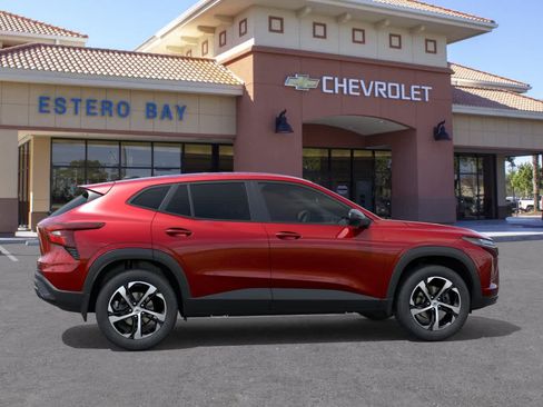 New 2026 Chevrolet Trax RS w/ Driver Confidence Package FWD image 5