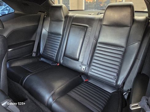 Used 2011 Dodge Challenger SE image 8