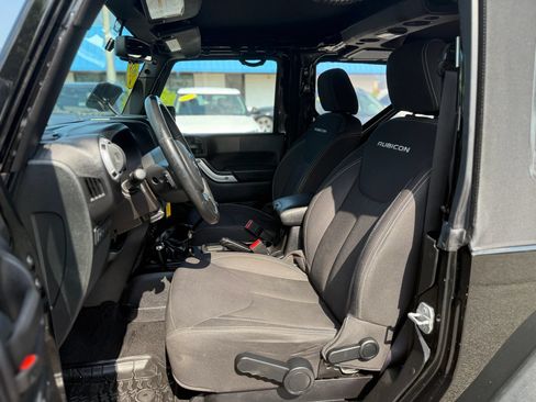 Used 2015 Jeep Wrangler Rubicon w/ Power Convenience Group AWD/4WD image 14