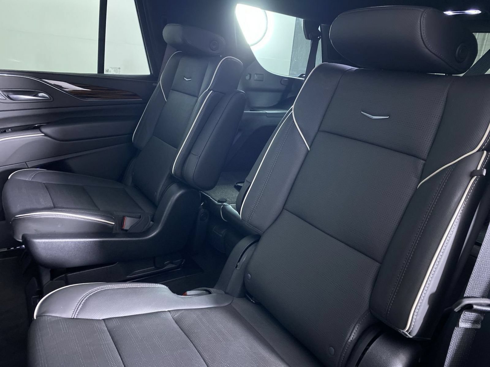 Certified 2023 Cadillac Escalade Premium Luxury w/ Performance Package AWD/4WD image 14