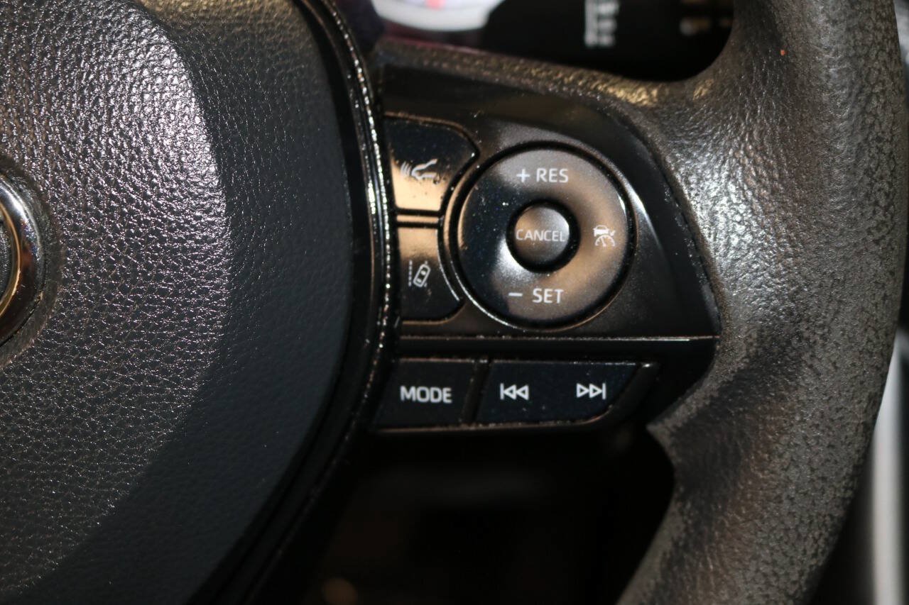 Used 2020 Toyota RAV4 LE w/ Carpet Mat Package AWD/4WD image 39
