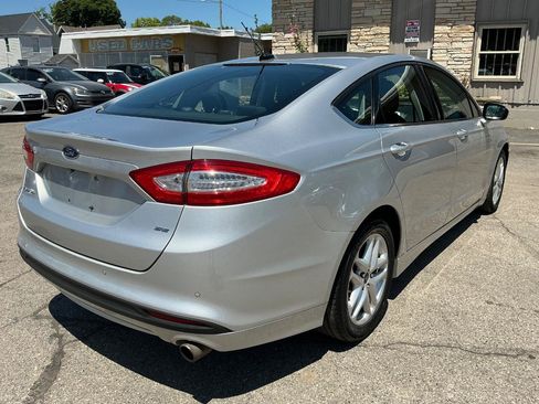 Used 2016 Ford Fusion SE FWD image 3