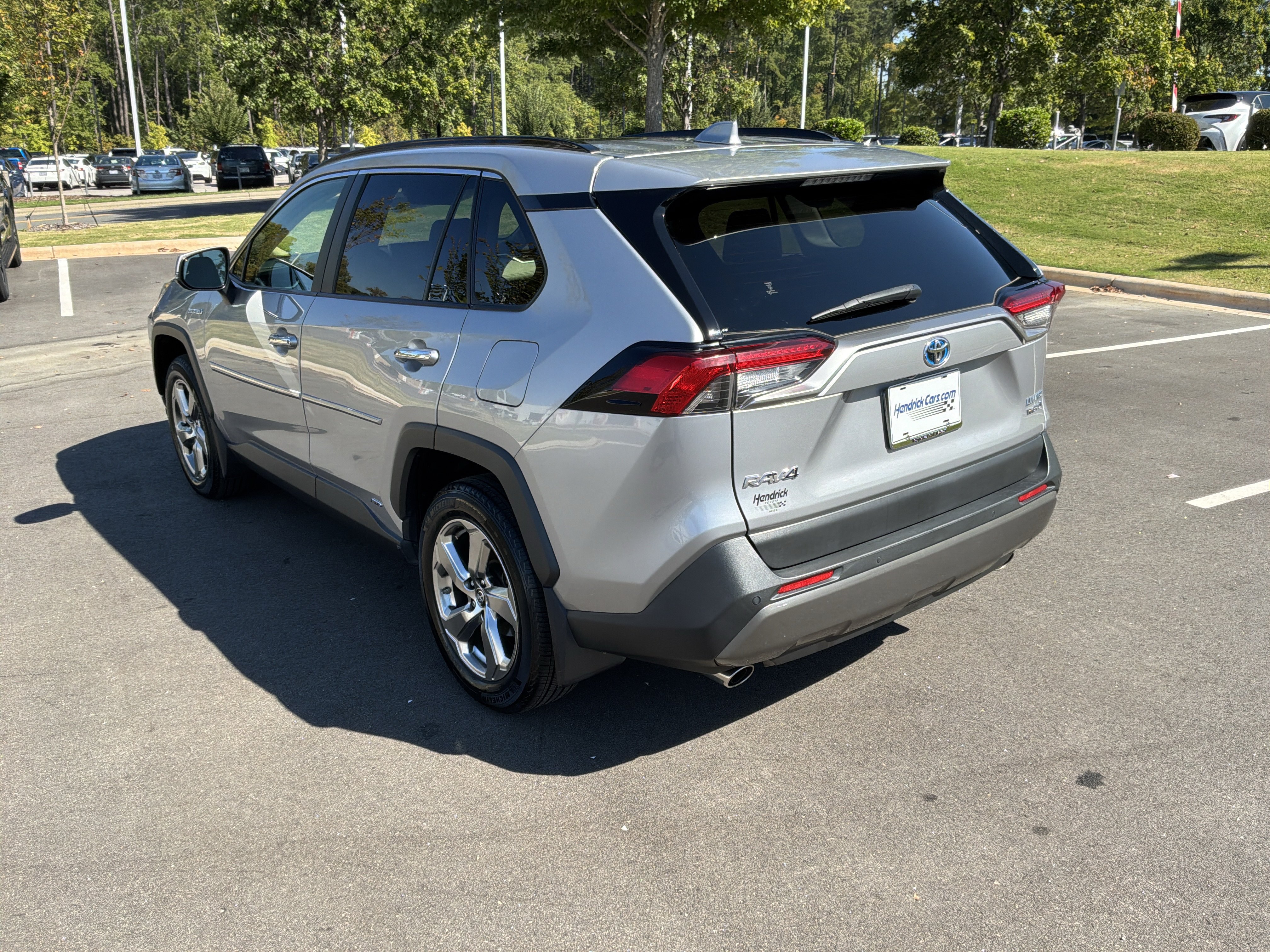 Used 2019 Toyota RAV4 Limited AWD/4WD image 8