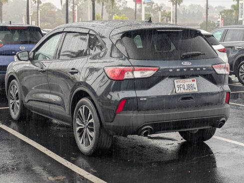 Used 2022 Ford Escape SE w/ SE Sport Appearance Package image 5