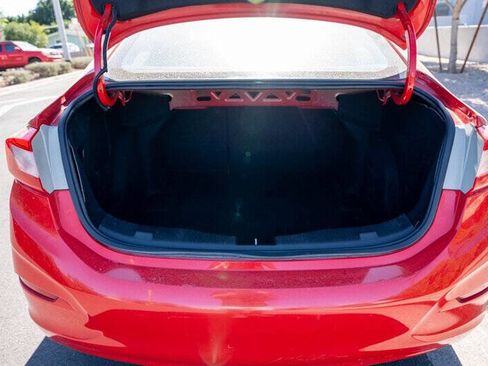 Used 2017 Chevrolet Cruze LT image 17