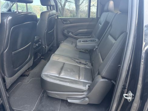 Used 2019 Chevrolet Suburban LT image 10
