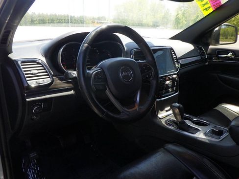 Used 2019 Jeep Grand Cherokee Overland AWD/4WD image 23