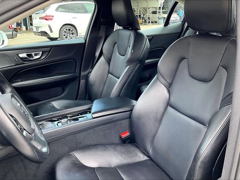 Used 2020 Volvo S60 T6 Momentum image 12