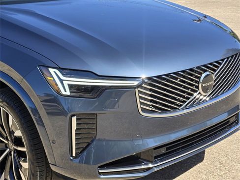 Certified 2025 Volvo XC90 T8 Plus w/ Protection Package Premier image 12