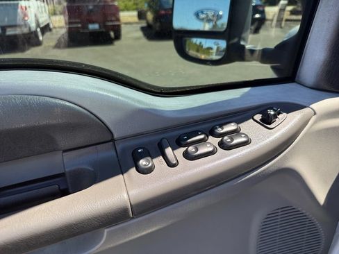 Used 2003 Ford F250 XLT AWD/4WD image 12