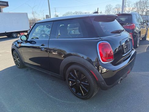 Used 2018 MINI Cooper 2-Door Hardtop image 4
