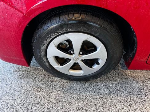 Used 2014 Toyota Prius Four image 9