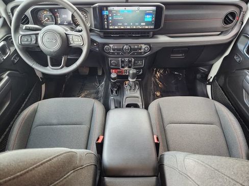 Used 2026 Jeep Wrangler Unlimited Rubicon AWD/4WD image 27