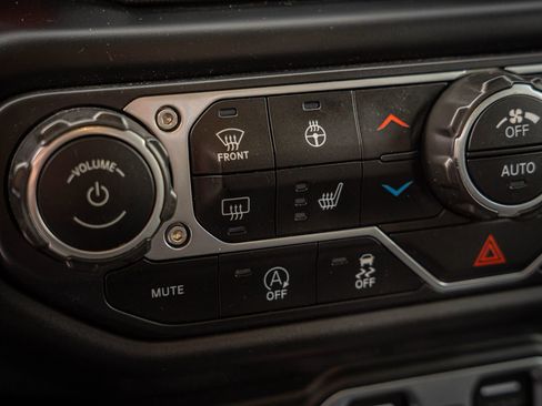 Used 2020 Jeep Gladiator Rubicon w/ Uconnect 4C Nav & Sound Group image 24