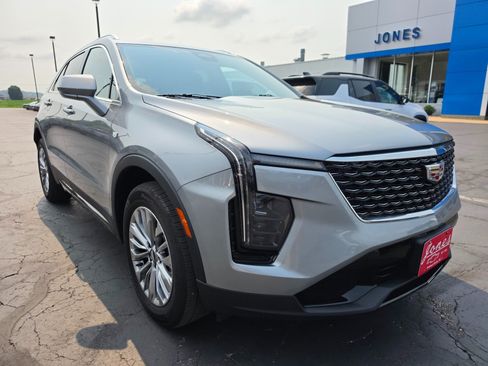 Used 2024 Cadillac XT4 Premium Luxury AWD/4WD image 7