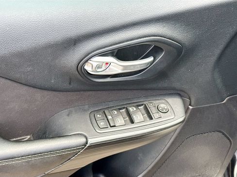 Used 2016 Jeep Cherokee Latitude w/ Safety/Convenience Group FWD image 19