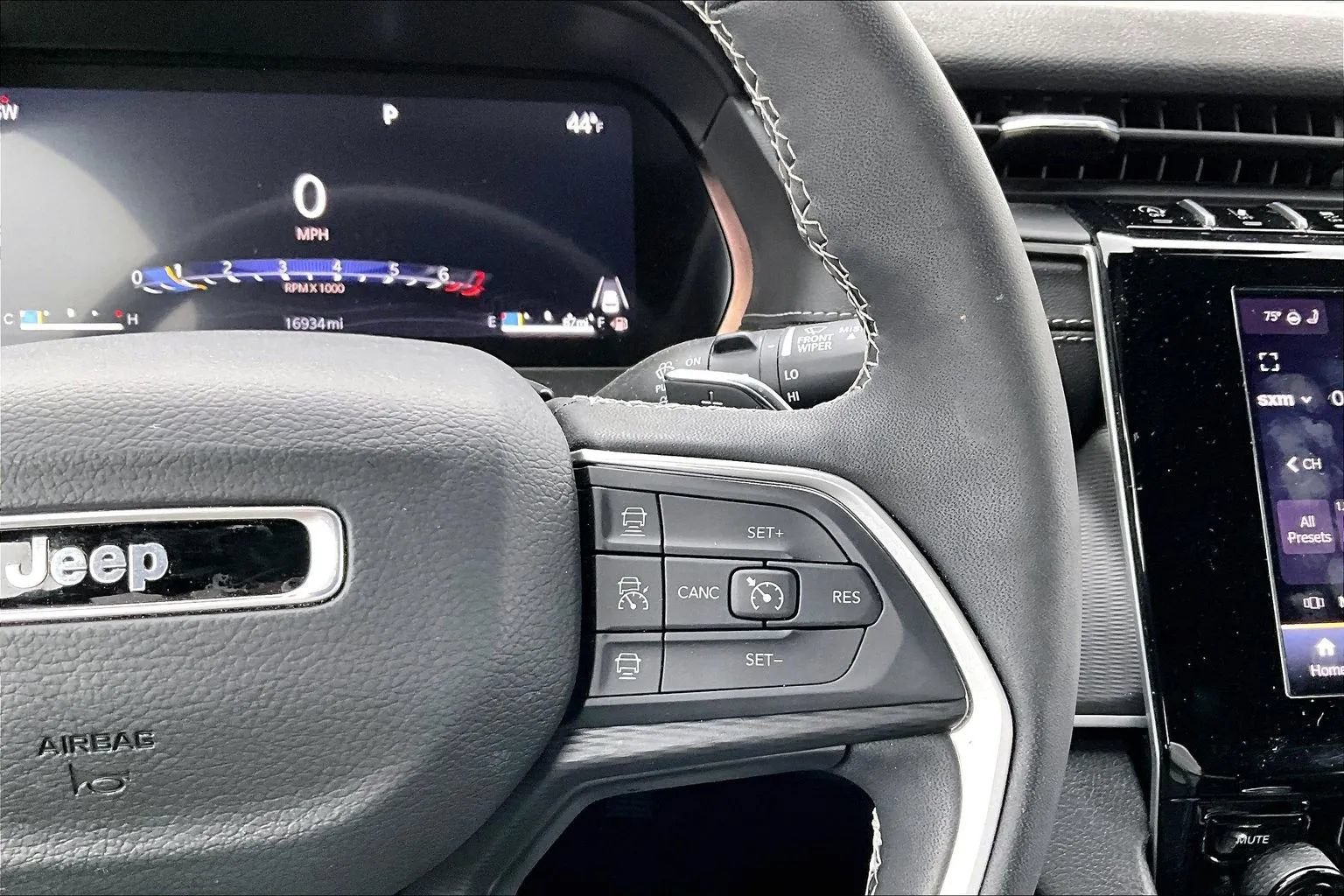Used 2025 Jeep Grand Cherokee L Altitude AWD/4WD image 12