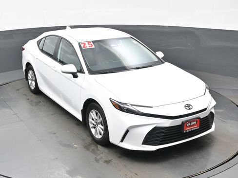 Used 2025 Toyota Camry LE w/ Convenience Package image 33