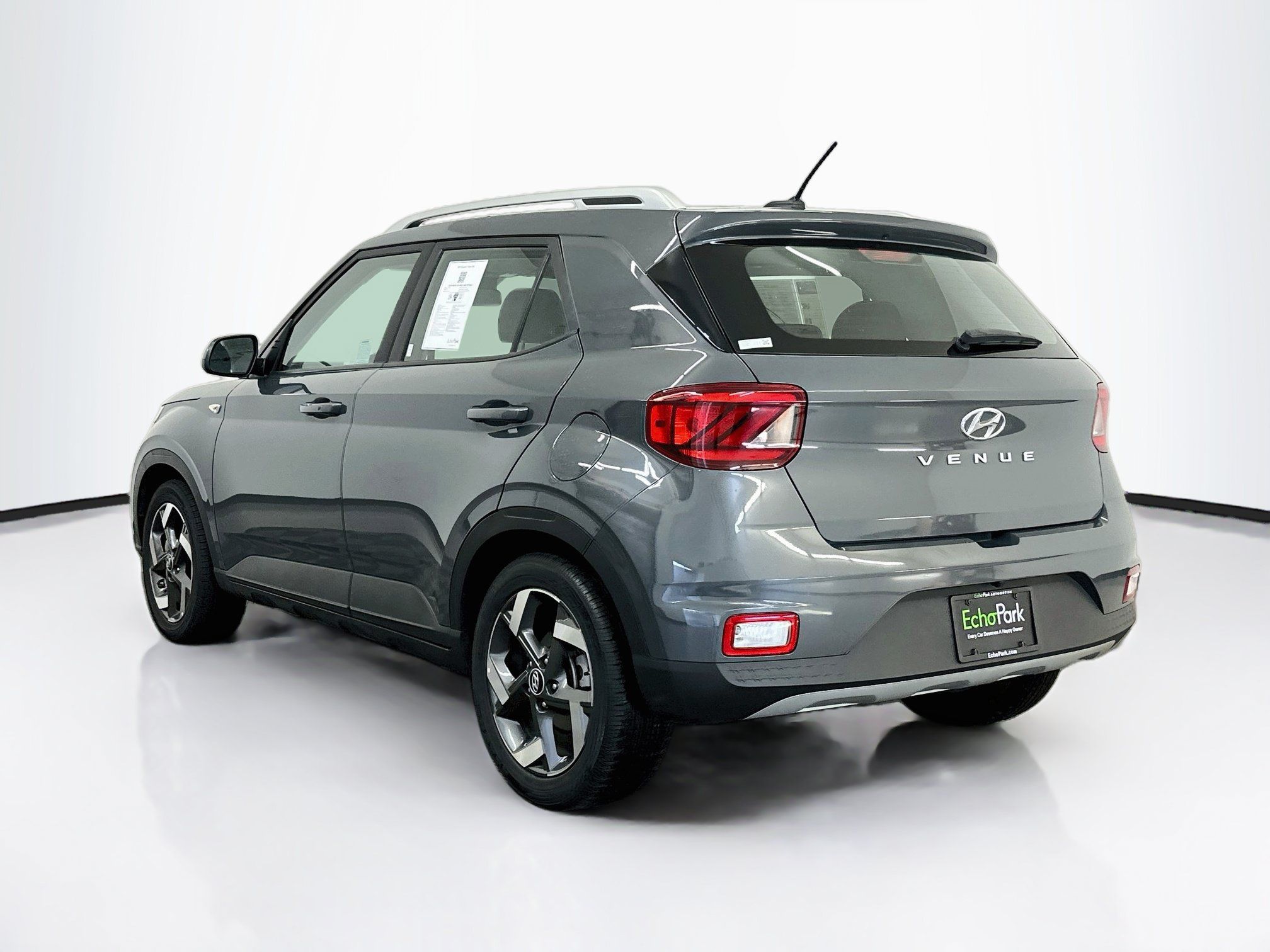 Used 2025 Hyundai Venue SEL FWD image 5