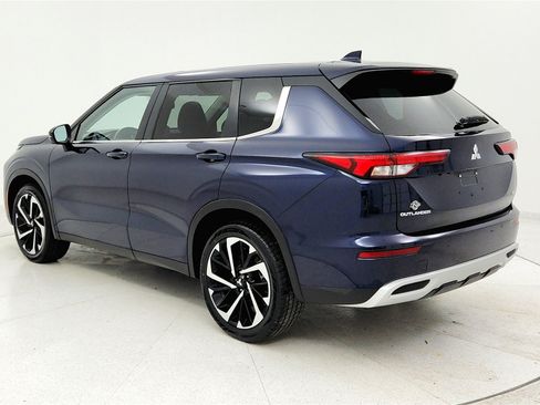 Used 2024 Mitsubishi Outlander FWD image 2