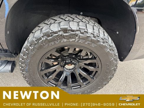 Used 2021 Chevrolet Tahoe Z71 w/ Luxury Package AWD/4WD image 34