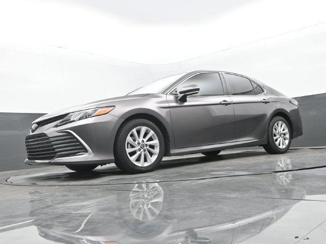 Used 2024 Toyota Camry LE w/ Convenience Package FWD image 12