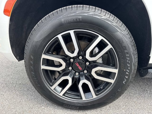 Used 2021 GMC Yukon XL AT4 w/ AT4 Premium Plus Package AWD/4WD image 9