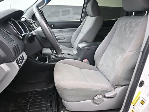 Used 2013 Toyota Tacoma PreRunner image 10