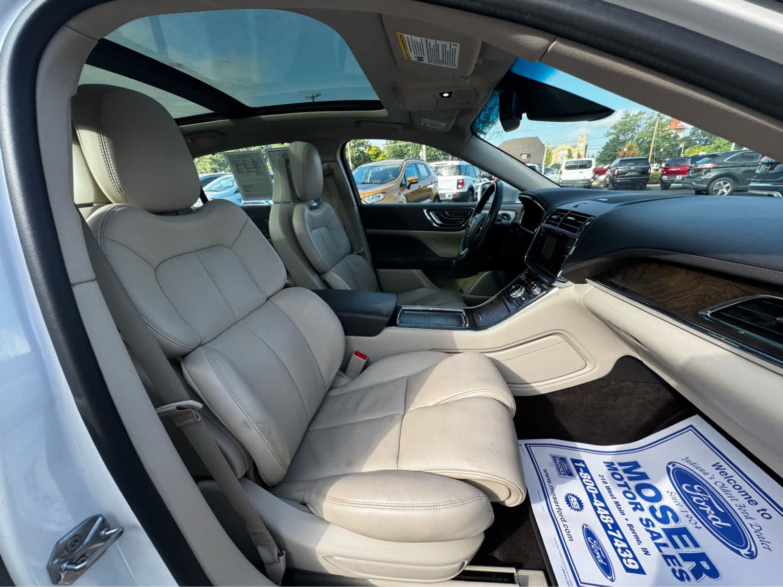 Used 2017 Lincoln Continental Reserve w/ Luxury Package FWD image 30