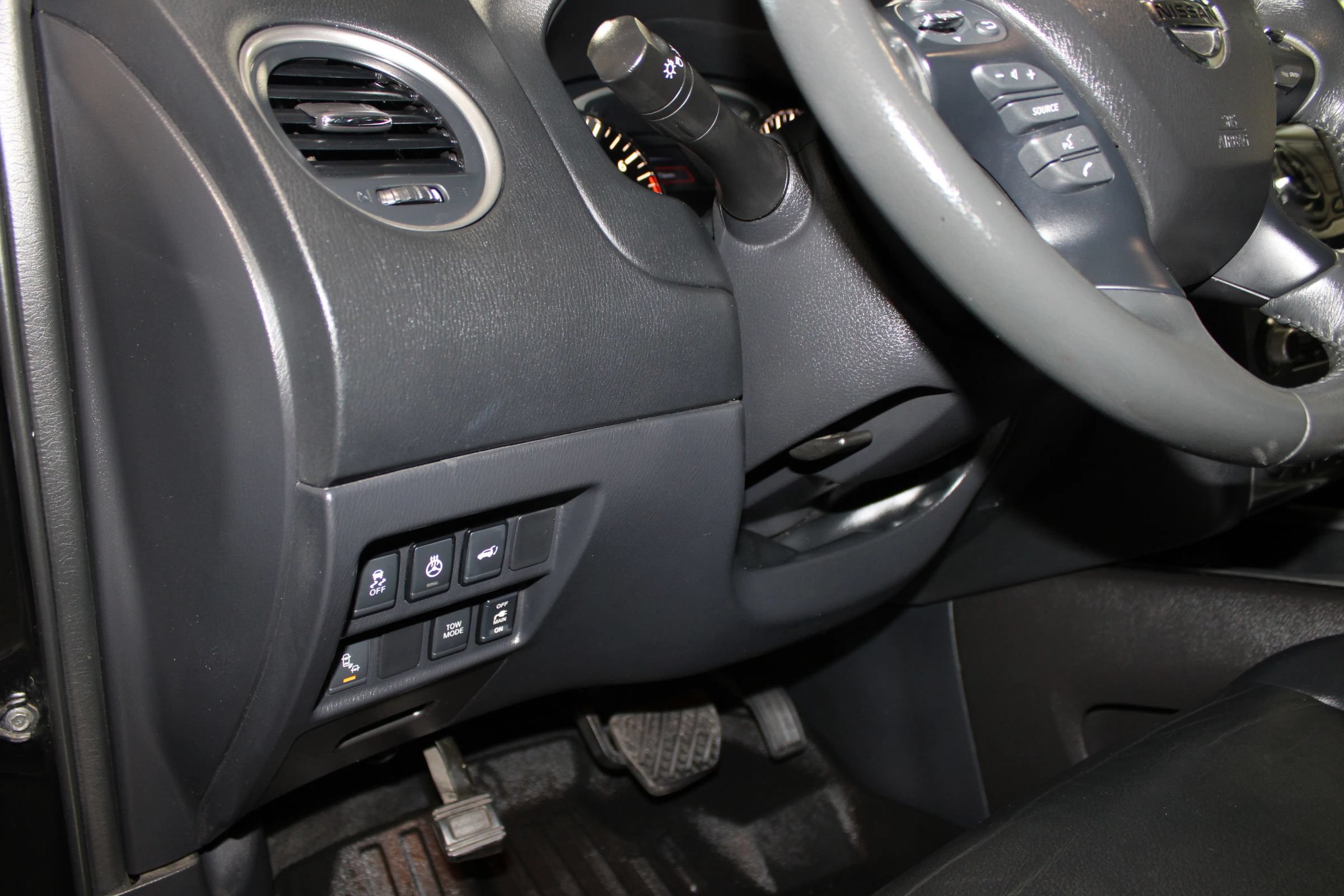 Used 2018 Nissan Pathfinder SL w/ Cargo Package FWD image 21