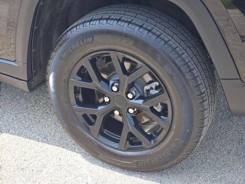 Certified 2024 Jeep Grand Cherokee Altitude AWD/4WD image 13
