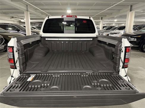 Used 2024 Nissan Frontier SV w/ SV Convenience Package image 17