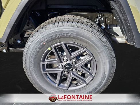 New 2025 Jeep Gladiator Sport image 30