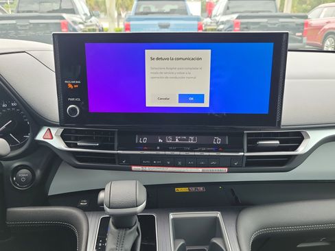 Used 2026 Toyota Sienna XLE FWD image 26