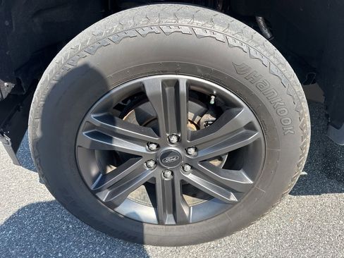 Used 2020 Ford F150 XLT w/ Equipment Group 302A Luxury AWD/4WD image 11