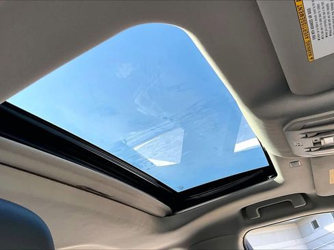 Used 2021 Toyota Highlander XLE image 14