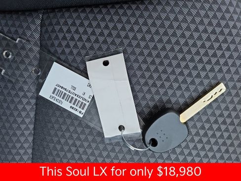 Used 2025 Kia Soul LX FWD image 21