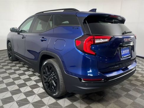 Used 2023 GMC Terrain SLE w/ Driver Convenience Package FWD image 9