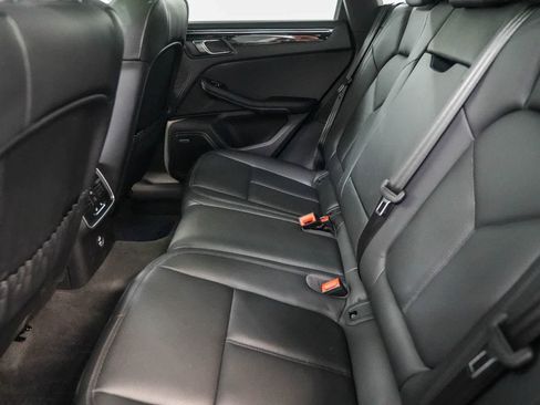 Certified 2026 Porsche Macan AWD/4WD image 19