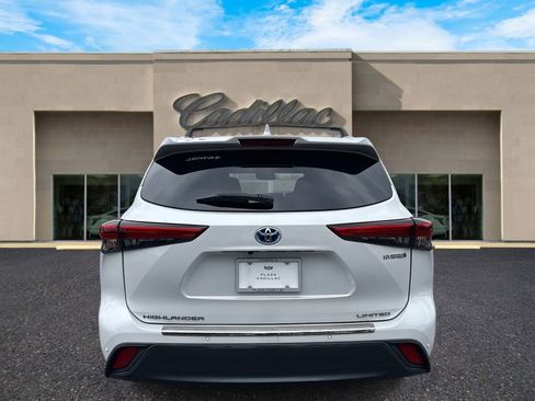 Used 2023 Toyota Highlander Limited image 4