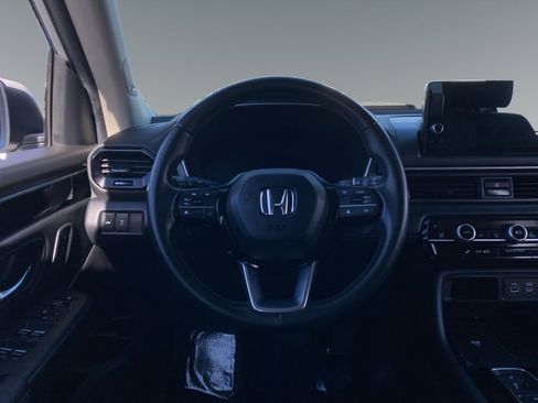 Used 2024 Honda Pilot Touring image 12