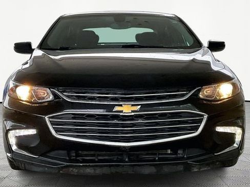 Used 2018 Chevrolet Malibu LT image 2