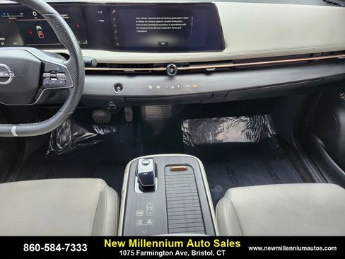 Used 2024 Nissan Ariya AWD image 14