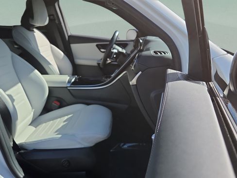 Certified 2024 Mercedes-Benz GLC 300 image 17
