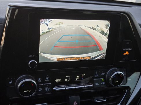 Certified 2024 Toyota Highlander XLE image 15