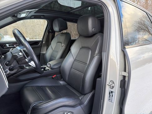 Certified 2020 Porsche Cayenne image 5