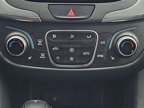 Used 2018 Chevrolet Equinox LT image 26